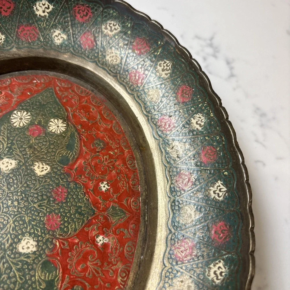 VTG Etched Brass & Enamel Colors of Red, Green & White Made In India ‎ 